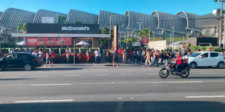 Região Metropolitana de Salvador amanhece sem ônibus nesta quarta-feira