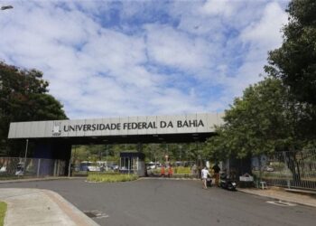 Servidores técnico-administrativos da Ufba declaram greve