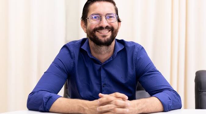 Cássio Bordoni envolvido em diversos escândalos de corrupção vai se afastar do cargo para disputar uma vaga na Câmara de Candeias