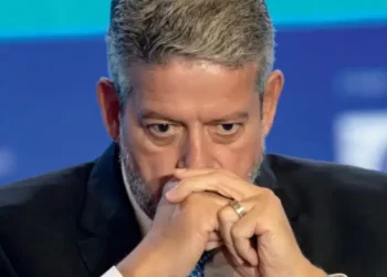 BOMBA: Lira vai mostrar força em embate com governo Lula e abrirá 5 CPIs