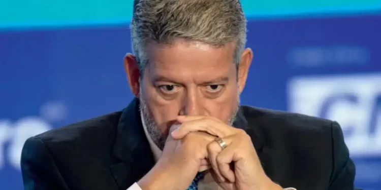 BOMBA: Lira vai mostrar força em embate com governo Lula e abrirá 5 CPIs