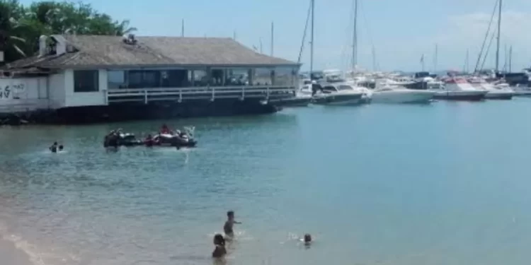 Corpo de jovem com perfurações de tiros encontrado em praia de Salvador