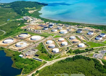 Bahia pode ficar sem combustível por causa da Acelen, aponta denúncia