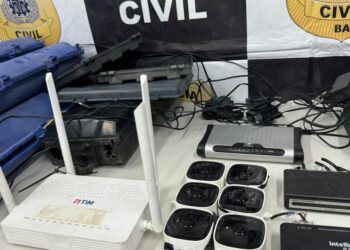 Câmeras usadas por traficantes para monitorar movimento da polícia são apreendidas em Lauro de Freitas
