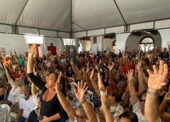 Professores rejeitam proposta de reajuste do governo e aprovam paralisação em toda Bahia na próxima semana