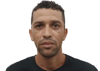 Policiais da 12ª DT-Itapuã prende condenado por roubo e extorsão após ameaças