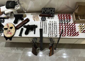 Três policiais são presos investigados por participação em grupo de extermínio