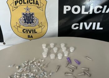 Policiais da 12° DT-Itapuã prende em flagrante homem por tráfico de drogas no Bairro da Paz