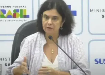 DE NOVO? Ministra da Saúde faz outro repasse milionário para cidade onde filho é secretário