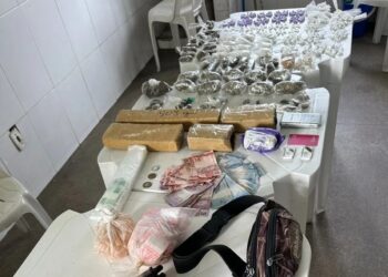 Quatro suspeitos de tráfico são presos pela PM em Candeias