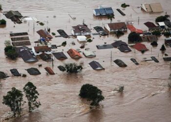 RS: Bombeiro diz que água cheira a corpos em decomposição