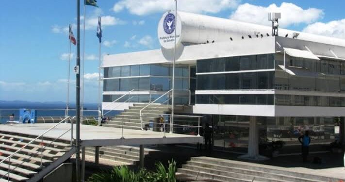 Concurso da prefeitura de Salvador tem vagas com salário de até R$ 12,7 mil; inscrições começam sexta