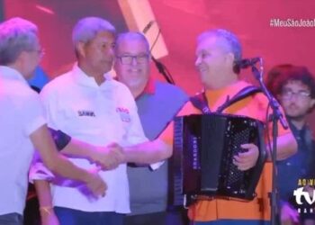 Jerônimo é vaiado após interromper show de Flávio José em Amargosa