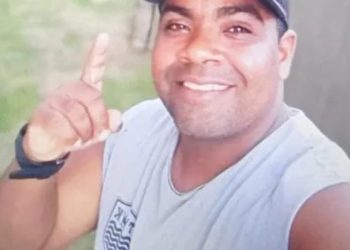 Dois homens são mortos a tiros em Pernambués; uma das vítimas foi atingido por bala perdida