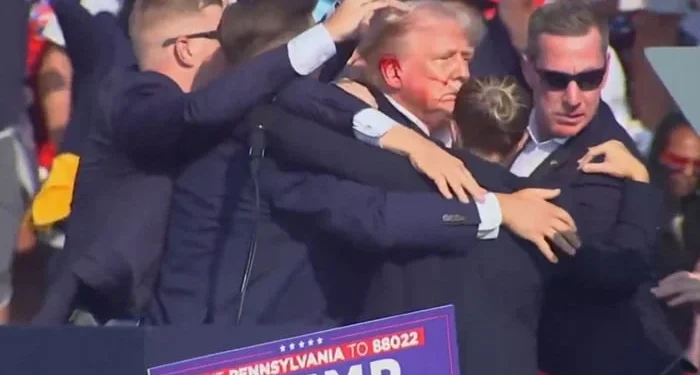 URGENTE: Donald Trump sofre atentado a tiros durante campanha na Pensilvânia, nos EUA