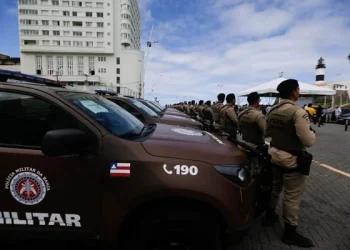 Policiais militares são presos por extorsão em Salvador