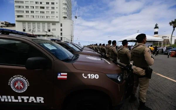 Policiais militares são presos por extorsão em Salvador