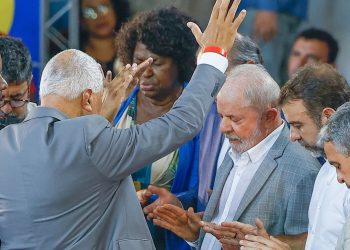 PT lança cartilha para orientar candidatos em diálogo com evangélicos: “Evitar exageros ao falar em Deus