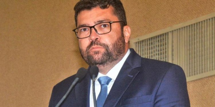 Deputado baiano é alvo da Polícia Federal por envolvimento em desvio de recursos para Educação