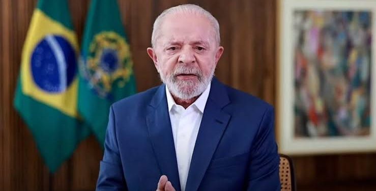 Dólar atinge quase R$ 5,80 influenciado por contas do governo Lula e cenário eleitoral dos EUA