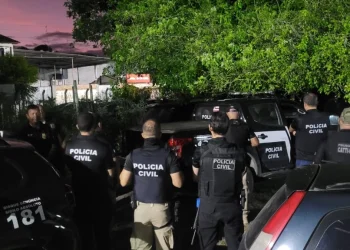 Polícia prende quase 300 criminosos em operação em Salvador e no interior