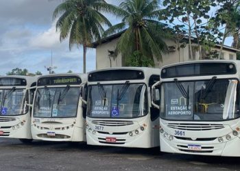Ônibus deixam de circular em Lauro de Freitas após mulher ser feita de refém
