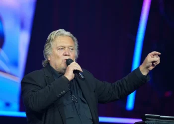 Líder da direita nos EUA fala em sanções ao Brasil por barrar Bolsonaro na posse