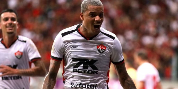 Vitória goleia Colo-Colo e reassume liderança no Baianão