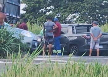 CANDEIAS: corpo é encontrado dentro de carro com diversas marcas de tiros