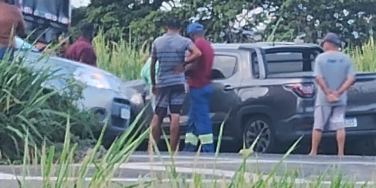 CANDEIAS: corpo é encontrado dentro de carro com diversas marcas de tiros