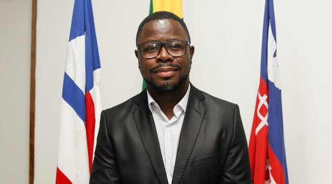 Prefeitura de Candeias torra R$ 9 milhões em cestas básicas e kits natalinos