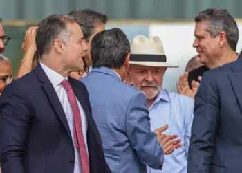 Postura do Brasil causa indignação: ‘Criminosos deportados dos EUA são recebidos como heróis de guerra. Esse país é um cabaré’