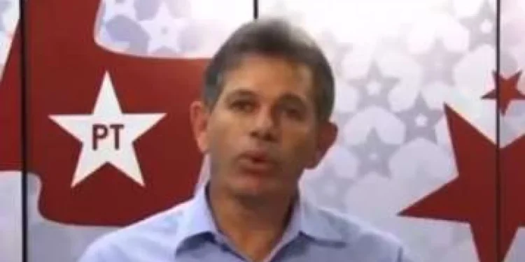 Ex-vice-presidente do PT, réu por abuso de menores, é solto com tornozeleira eletrônica