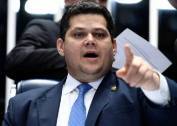 Alcolumbre muda de opinião e já admite anistia para presos do 8/01