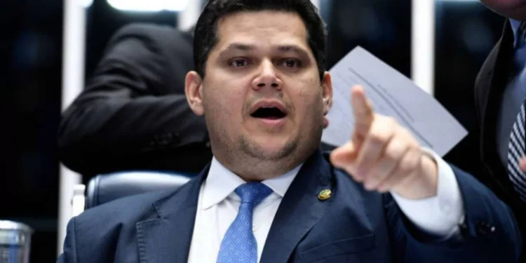 Alcolumbre muda de opinião e já admite anistia para presos do 8/01