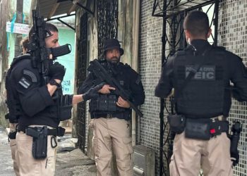 Operação Tela Fria cumpre mandados judiciais contra grupo criminoso na capital baiana