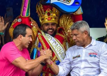 Prefeito e Governador acompanham abertura de carnaval do Campo Grande