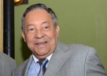 Carlos Muniz lamenta morte do ex-vereador Sandoval Guimarães e decreta três dias de luto
