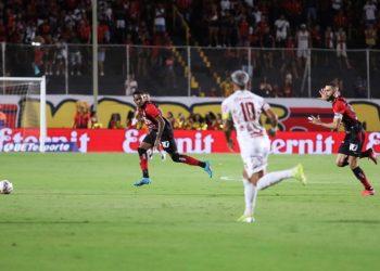 Vitória vence o Porto no Barradão e mantém liderança no Baianão