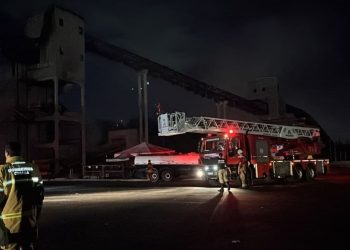 Incêndio atinge galpão do Porto de Aratu, em Candeias
