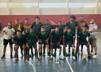 Sem apoio da Prefeitura, seleção de futsal de Candeias é campeã de Copa em Lauro de Freitas