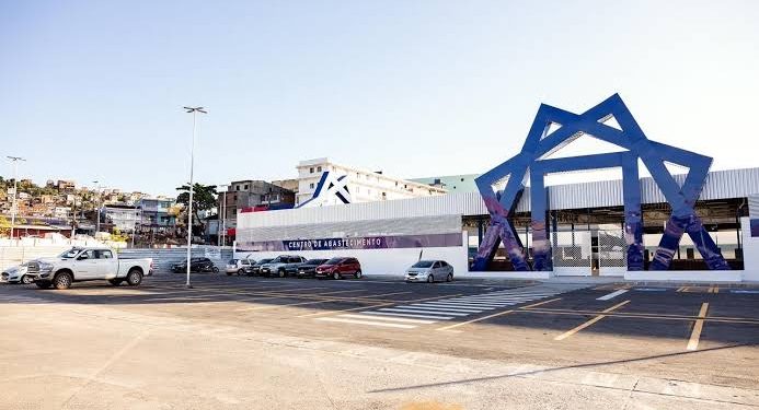 Vereador de Candeias denuncia superfaturamento da obra do Centro de Abastecimento que não foi concluída