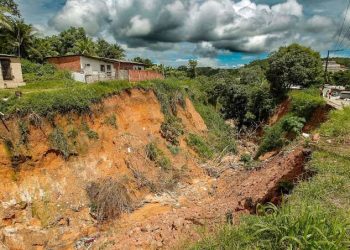 Corpo de homem é encontrado em matagal no distrito de Menino Jesus, em Candeias