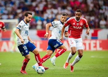 Bahia sai na frente, mas cede empate ao Inter pela 1ª rodada da Libertadores