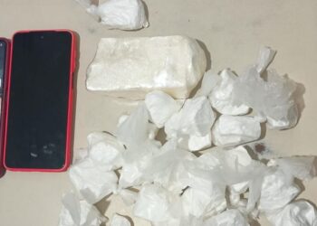 Casal é preso com cocaína e carro clonado em Candeias