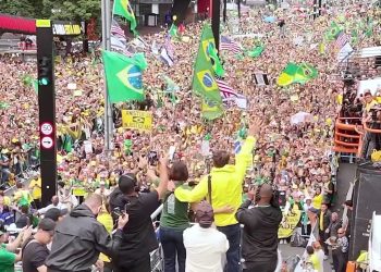 Bolsonaro arrasta multidão na Av. Paulista em favor da anistia dos presos do dia 8 de janeiro
