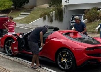 Cantor Pablo adquire Ferrari avaliada em R$ 5 milhões; modelo acelera de 0 a 100 km/h em 2,9 segundos