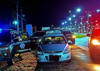 PRF e PMBA recuperam na BR 101 carro roubado em Lauro de Freitas