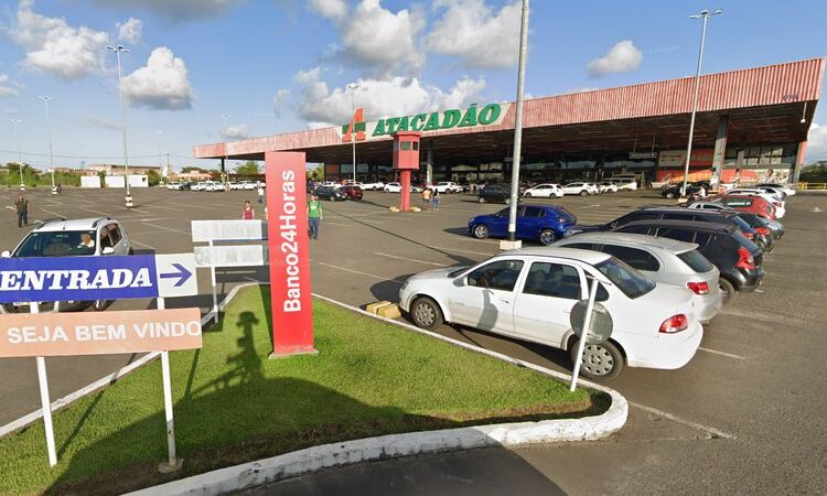 Tiroteio deixa duas pessoas baleadas e clientes em pânico em supermercado de Salvador