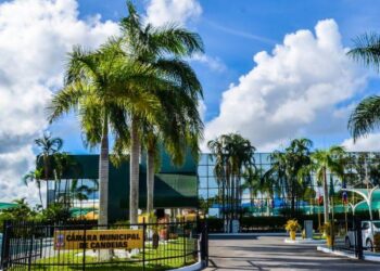 Ex-PM que matou ex-companheira e a filha está lotado na prefeitura de Candeias como fantasma, denuncia vereador